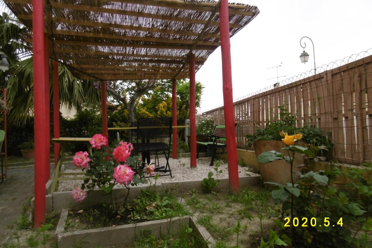 Rez De Chaussee Studio Climatise Dans Villa Aigues-Mortes Ngoại thất bức ảnh