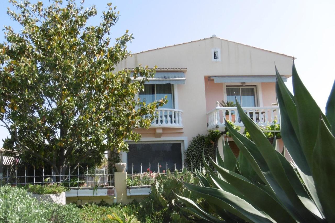 Rez De Chaussee Studio Climatise Dans Villa Aigues-Mortes Ngoại thất bức ảnh