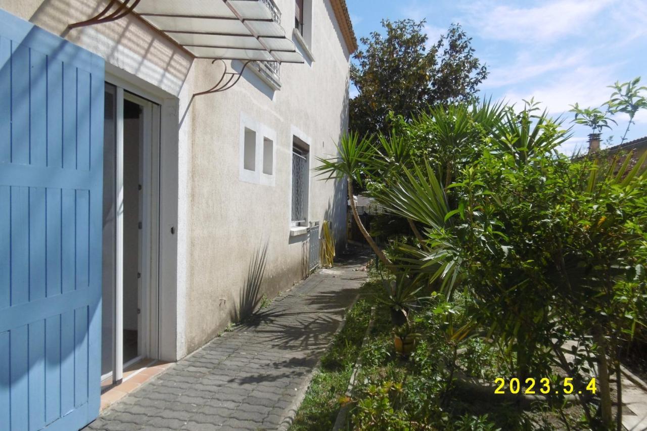 Rez De Chaussee Studio Climatise Dans Villa Aigues-Mortes Ngoại thất bức ảnh