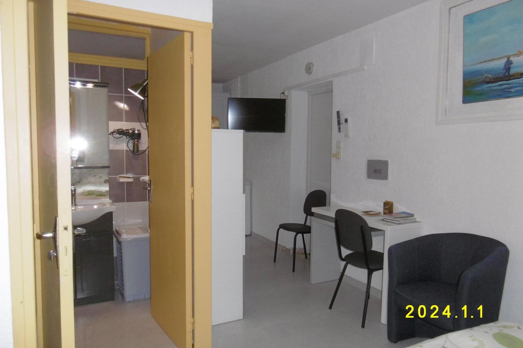 Rez De Chaussee Studio Climatise Dans Villa Aigues-Mortes Ngoại thất bức ảnh